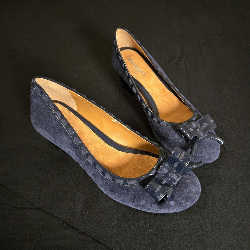 Michelle D Heels Womens Size 9.5 Blue Suede Wedge Pumps Bow Patent Round Toe